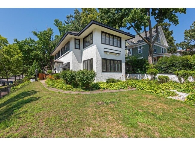 Building Photo - 1404 W Franklin Ave
