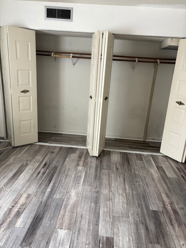 Foto del edificio - 1274 E Main St