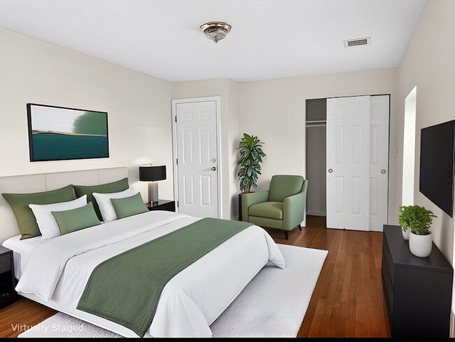 Building Photo - 12 Paris St