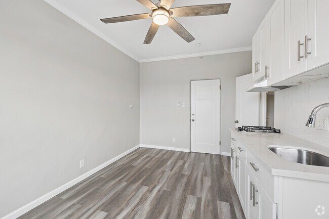Studio, 1BA - 225SF - Living Space - Hollywood Melrose Apartments