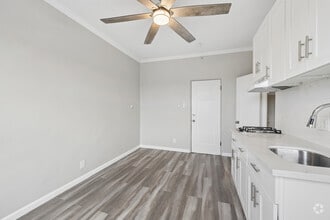 Studio, 1BA - 225SF - Living Space - Hollywood Melrose Apartments