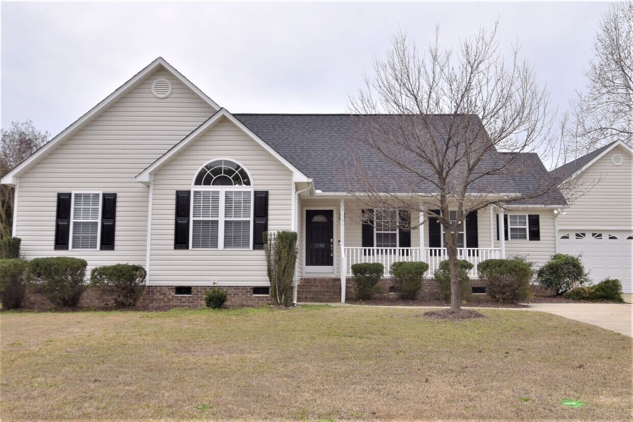 1208 Dixie Dr House Rental in Selma, NC