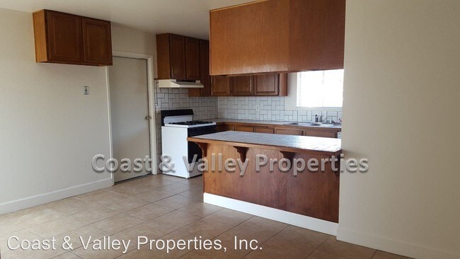 Building Photo - 3 br, 1.5 bath House - 207 Pueblo