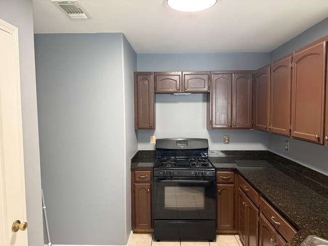 Building Photo - 1207 Dixie Ln