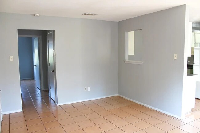 Foto del edificio - 1003 E Burleson St