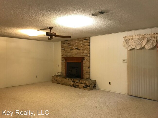 Building Photo - 3 br, 2 bath House - 63 Robinhood Rd