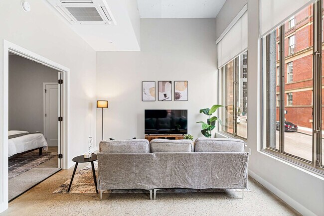 Building Photo - 205 W 4th St