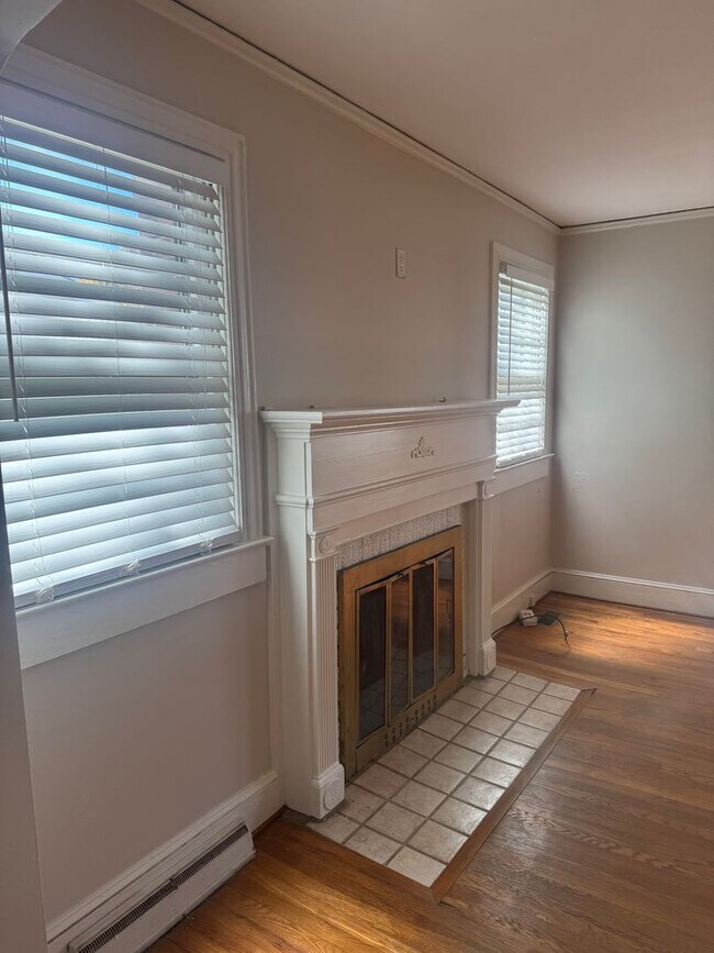 Foto del edificio - Fantastic Location & Price......More pictures to come!