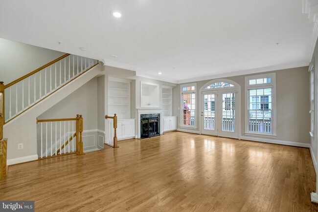 Foto del edificio - 1210 Roundhouse Ln
