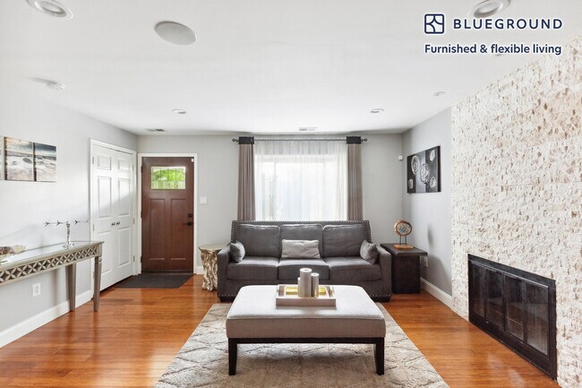 Foto del edificio - 6317 Everglades Dr