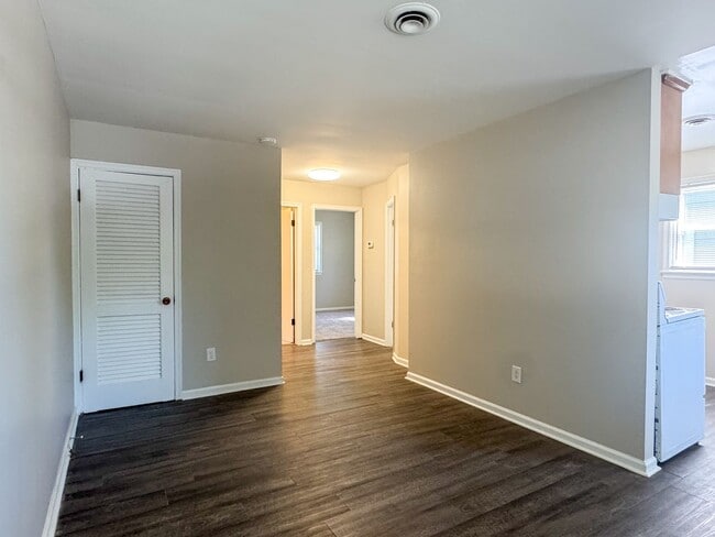 Building Photo - 810 E Poythress St