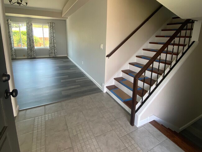 Building Photo - 1285 Astoria Dr