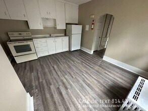 Building Photo - 239 E 10th St