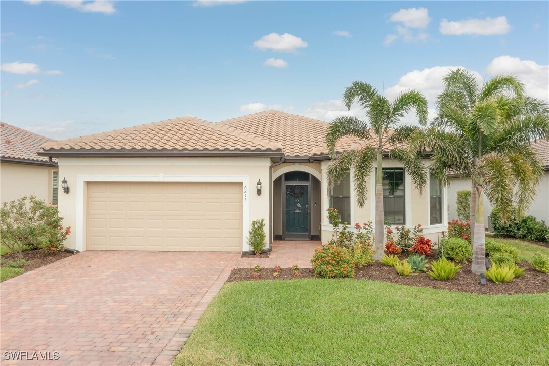 Foto principal - 6217 Harmony Dr