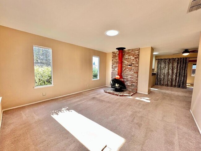 Building Photo - 5580 Avila Ct