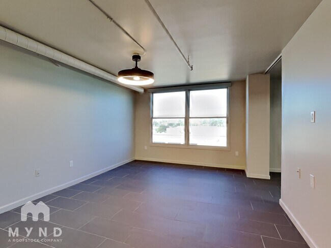 Building Photo - 535 W Thomas Rd