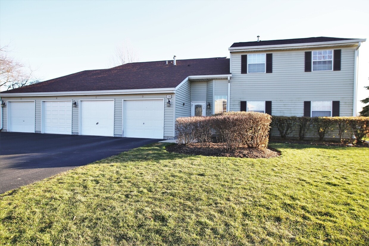 130 Gant Cir Unit C, Streamwood, IL 60107 Condo for Rent in