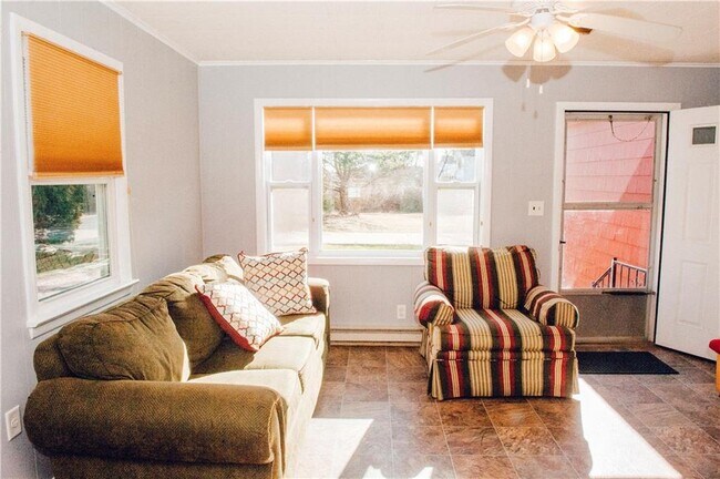 Building Photo - 4 Boxwood Ave