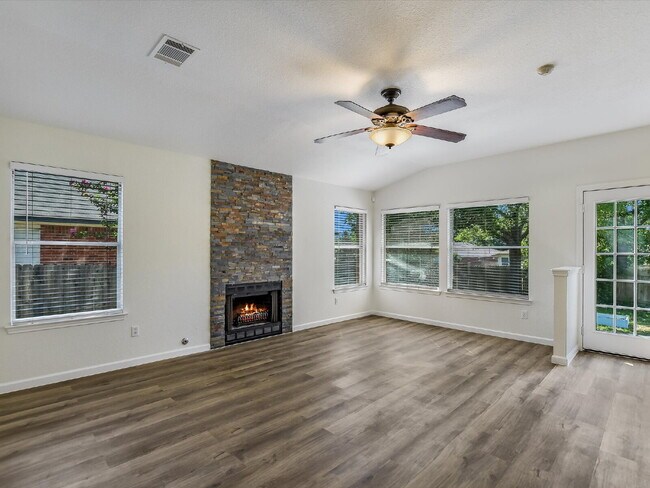 Foto del edificio - 1102 Brashear Ln