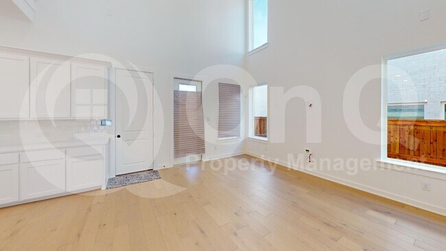 Building Photo - 15595 Verdin Mews