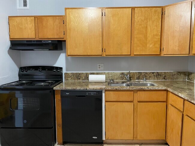 Building Photo - 608 NW 13th St