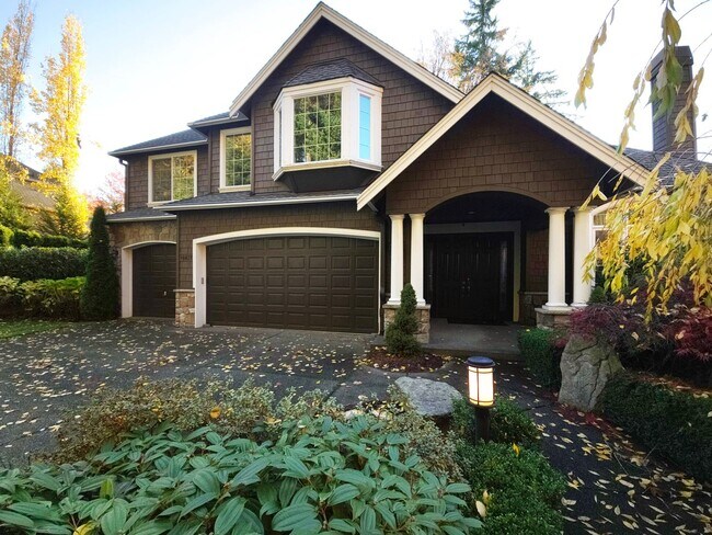 Building Photo - Spectacular 4BR/4.5BA Oasis: A/C, Deck, Of...