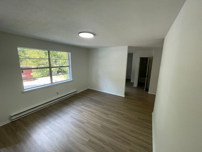 Building Photo - 405 Lily St