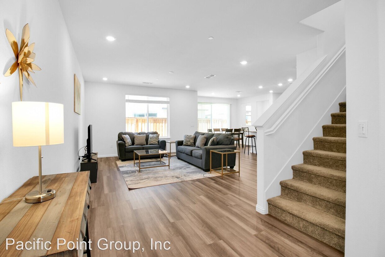 Foto principal - 4 br, 2.5 bath House - 209 Elk Creek Dr