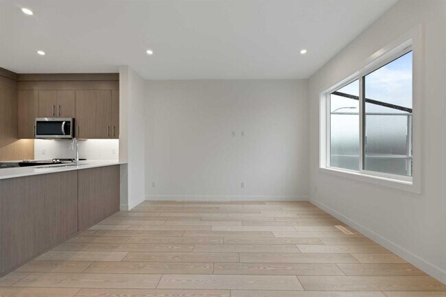 Photo du bâtiment - 1868-1868 Cornerstone Blvd NE