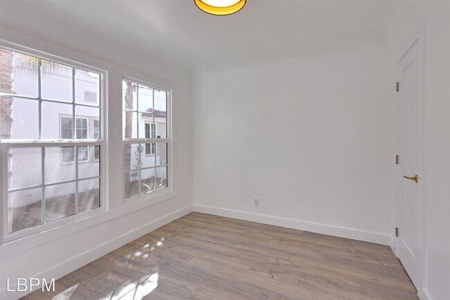 Foto del edificio - 4515-4519 Willow Brook Ave