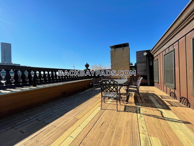 Building Photo - 350 Beacon St