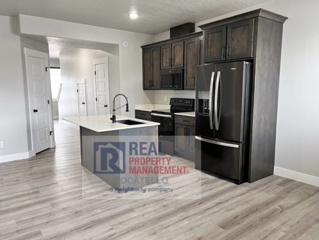 Building Photo - 3 Bedroom 2.5 Bathroom Town Home - 1 Car G...