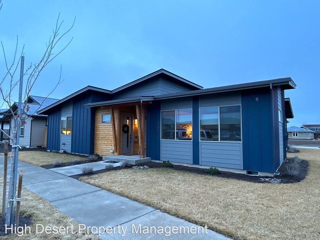 Primary Photo - 3 br, 2.5 bath House - 935 NE Discovery Loop
