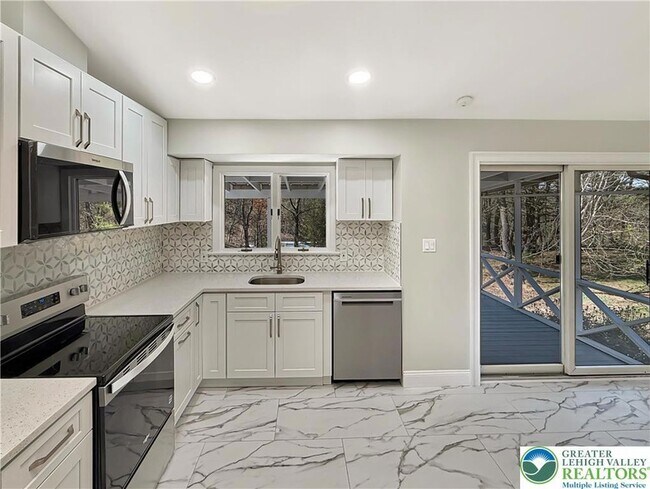 Foto del edificio - 308 Hemlock Ln