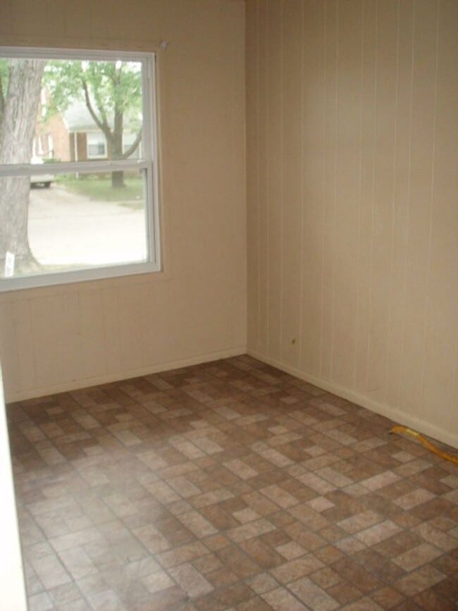 Building Photo - 23104 Brittany Ave