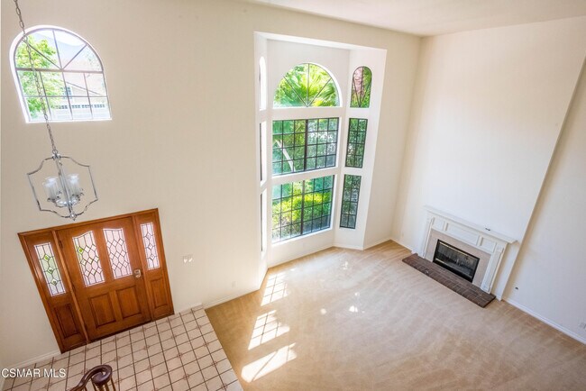 Foto del edificio - 5627 Middle Crest Dr