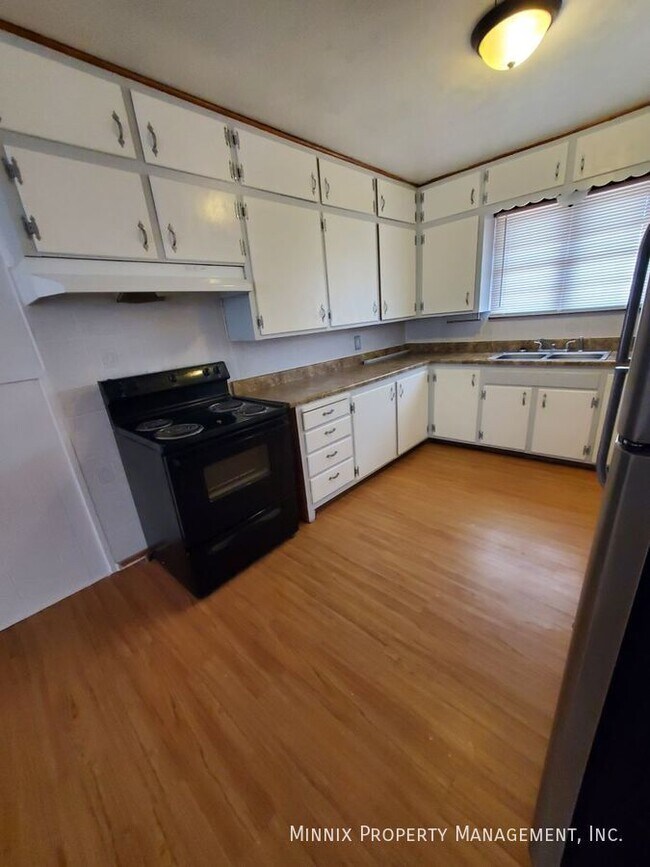 Foto del edificio - 15700 Element Rd