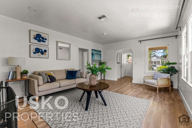 "Charming 4-Bed Retreat in the Heart of Sacramento - 1407 Sq Ft of Comfort!" - "Charming 4-Bed Retreat in the Heart of Sacramento - 1407 Sq Ft of Comfort!" Apartment