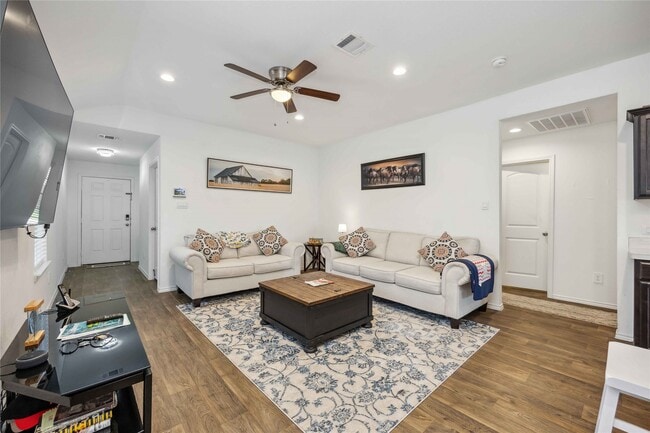 Building Photo - 16684 Lonely Pines Dr