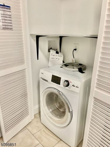 Foto del edificio - 445 Morris Ave