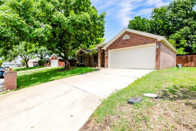 Building Photo - 5316 Trail Dr