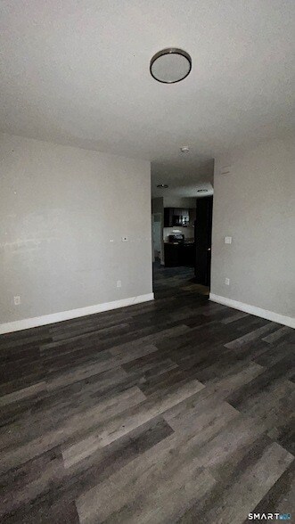 Foto del edificio - 222 Hallock Ave