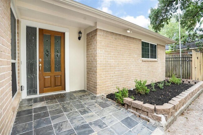 Building Photo - 13711 Piping Rock Ln