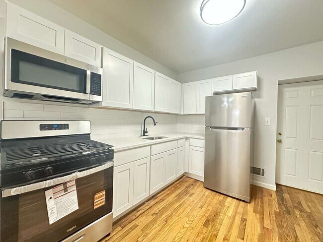 Foto del edificio - 5663 Matthews St