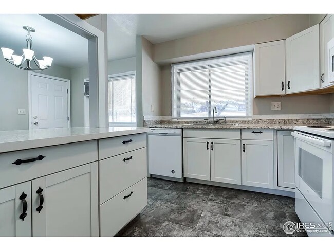 Building Photo - 3210 W 12th Street Rd