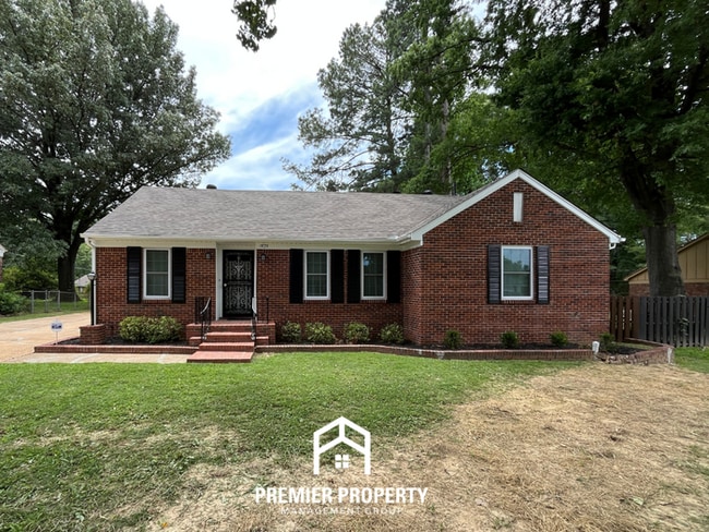 NEWLY RENOVATED 4BR/2BA Whitehaven Home | Detached 2-Car Garage & Tile Floors - NEWLY RENOVATED 4BR/2BA Whitehaven Home | Detached 2-Car Garage & Tile Floors
