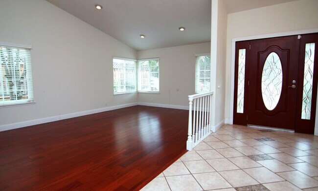 Building Photo - Beautifully Remodeled 3 Bedroom 2 Bath Hom...