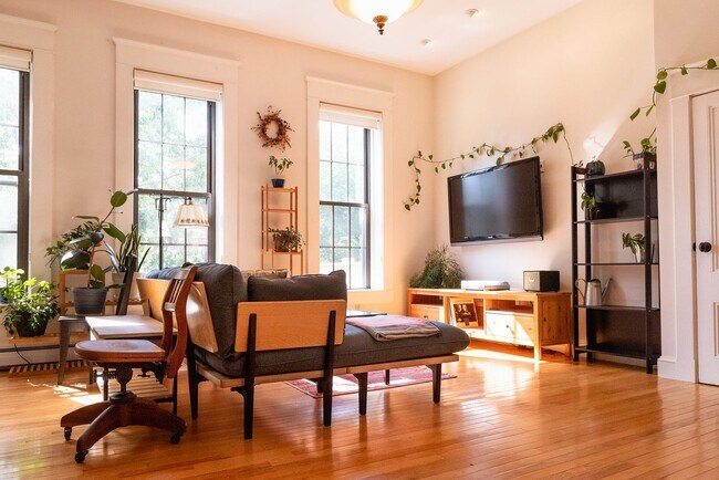 Foto del edificio - Beautiful 1 Bedroom In One Of Portlands Most Historic Buildings