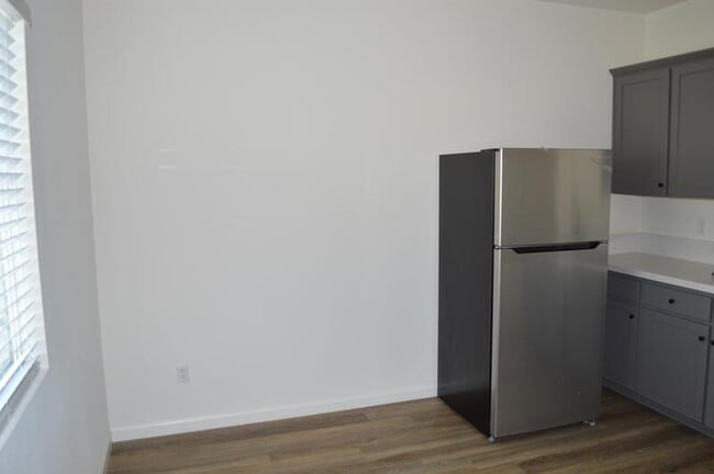 Foto del edificio - 573 Bedfordshire Dr