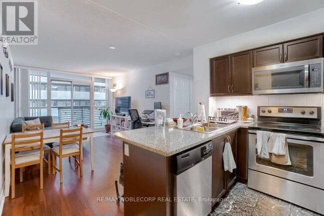 Building Photo - 19 Grand Trunk Crescent